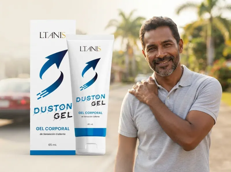 Hombre sonriente en una calle con palmeras junto a Duston Gel